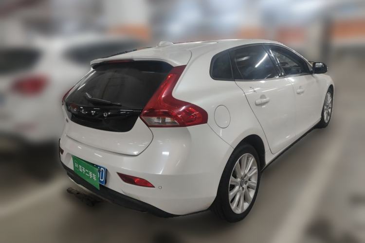 Used Volvo V40 2015 1.6T Zhiyi Edition Rear Right 45 Deg