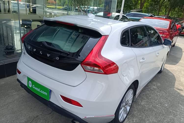 Used Volvo V40 2015 1.6T Zhiyi Edition Rear Right 45 Deg