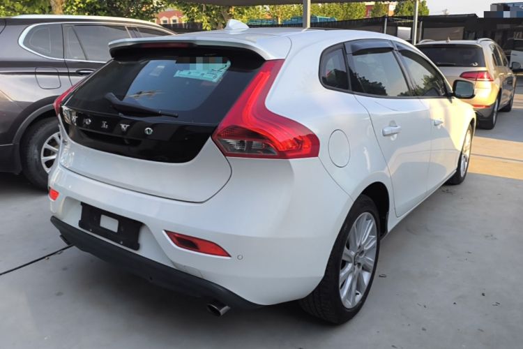 Used Volvo V40 2015 1.6T Zhiyi Edition Rear Right 45 Deg