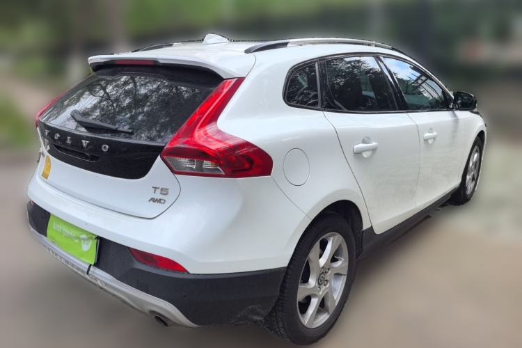 Used Volvo V40 2015 Cross Country T5 AWD Smart Luxury Edition Rear Right 45 Deg
