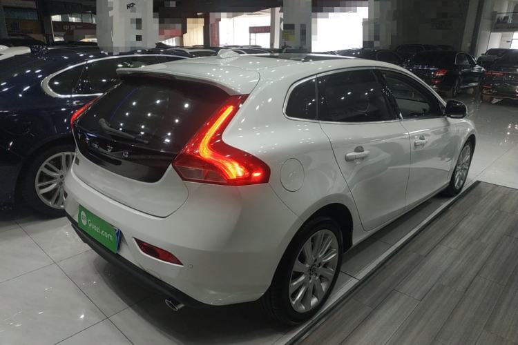 Used Volvo V40 2015 1.6T Zhiya Edition Rear Right 45 Deg