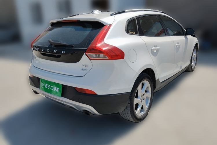 Used Volvo V40 2015 Cross Country T5 AWD Smart Luxury Edition Rear Right 45 Deg