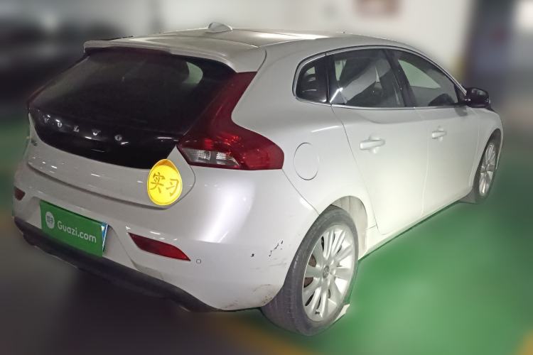 Used Volvo V40 2015 1.6T Zhiya Edition Rear Right 45 Deg