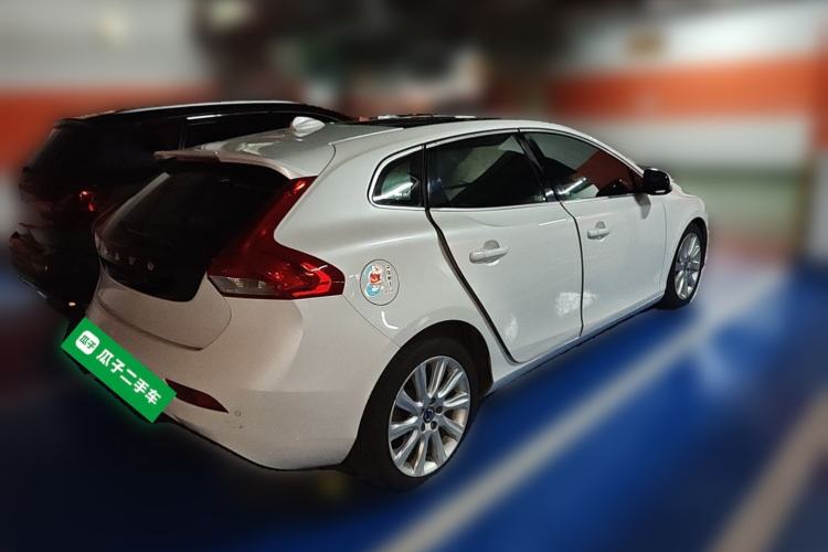 Used Volvo V40 2015 1.6T Zhiya Edition Rear Right 45 Deg