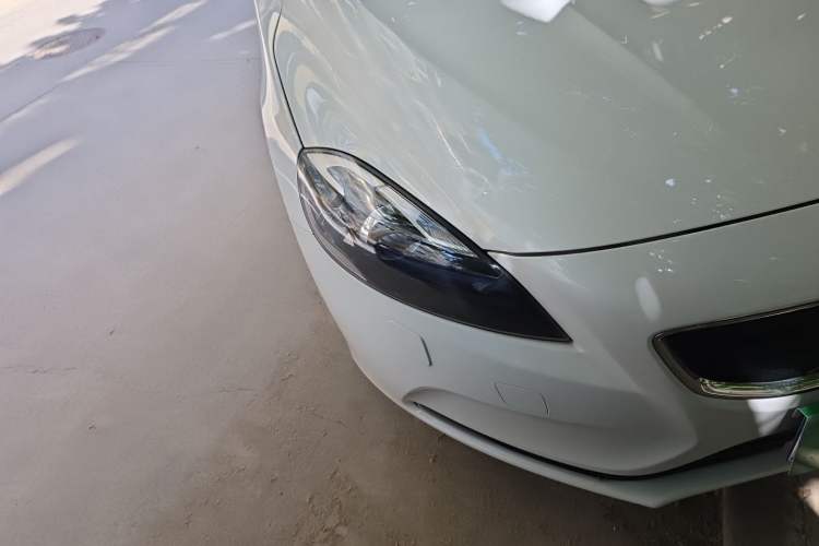 Used Volvo V40 2015 1.6T Zhiyi Edition Right Front Headlight