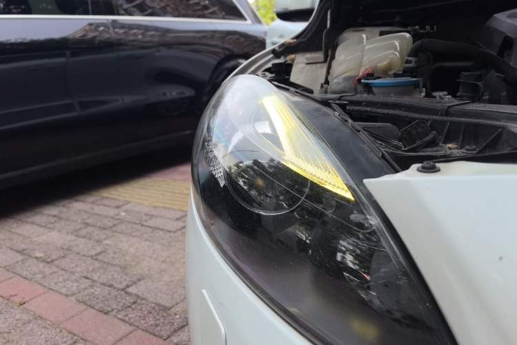 Used Volvo V40 2015 1.6T Zhiya Edition Right Front Headlight