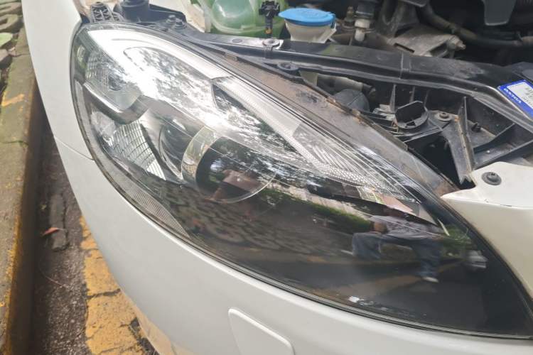 Used Volvo V40 2015 1.6T Zhiyi Edition Right Front Headlight