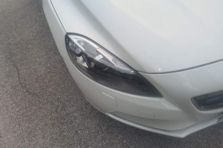 Used Volvo V40 2015 1.6T Zhiyi Edition Right Front Headlight
