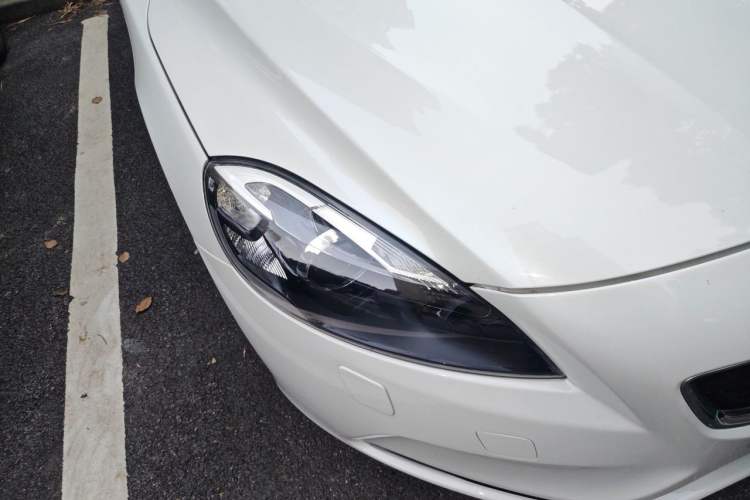 Used Volvo V40 2015 1.6T Zhiyi Edition Right Front Headlight