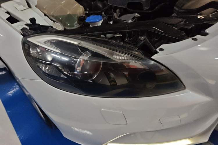Used Volvo V40 2015 1.6T Zhiya Edition Right Front Headlight