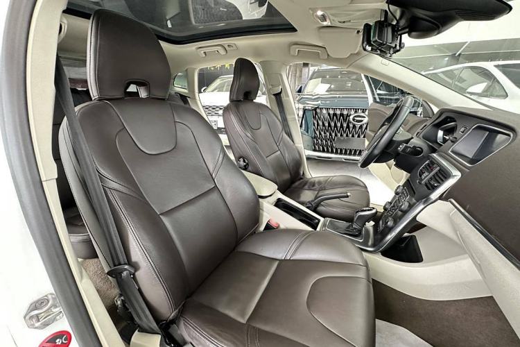 Used Volvo V40 2015 1.6T Zhiyi Edition Right Front Seat