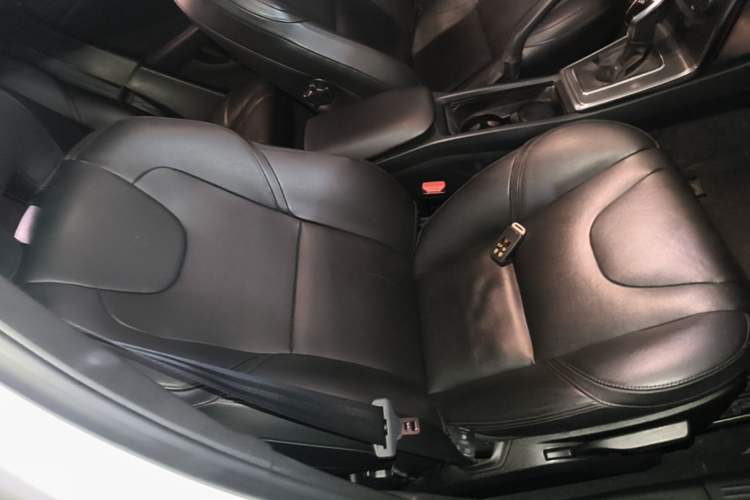 Used Volvo V40 2015 1.6T Zhiyi Edition Right Front Seat