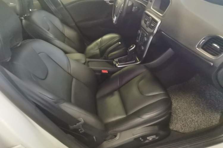 Used Volvo V40 2015 1.6T Zhiya Edition Right Front Seat