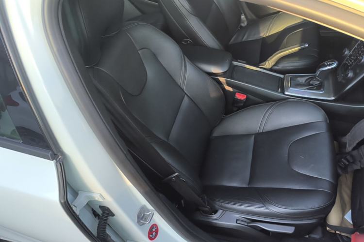 Used Volvo V40 2015 1.6T Zhiyi Edition Right Front Seat