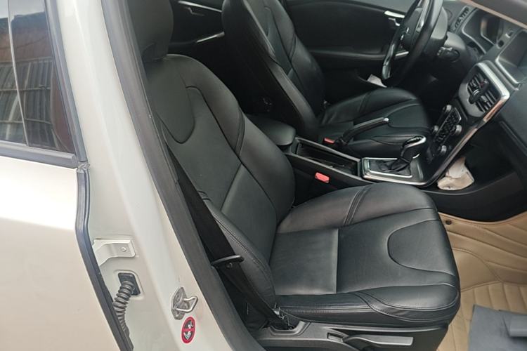 Used Volvo V40 2015 1.6T Zhiyi Edition Right Front Seat