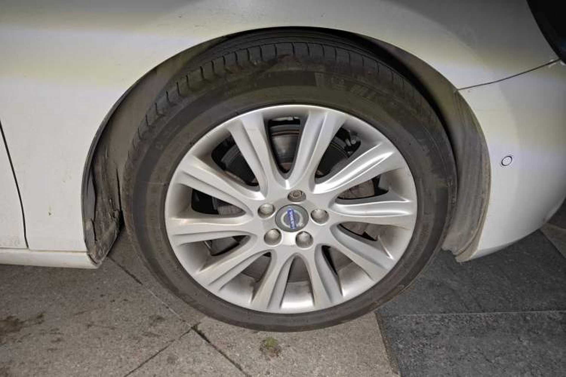 Used Volvo V40 2015 1.6T Zhiya Edition Right Front Wheel Hub
