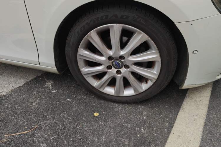 Used Volvo V40 2015 1.6T Zhiya Edition Right Front Wheel Hub