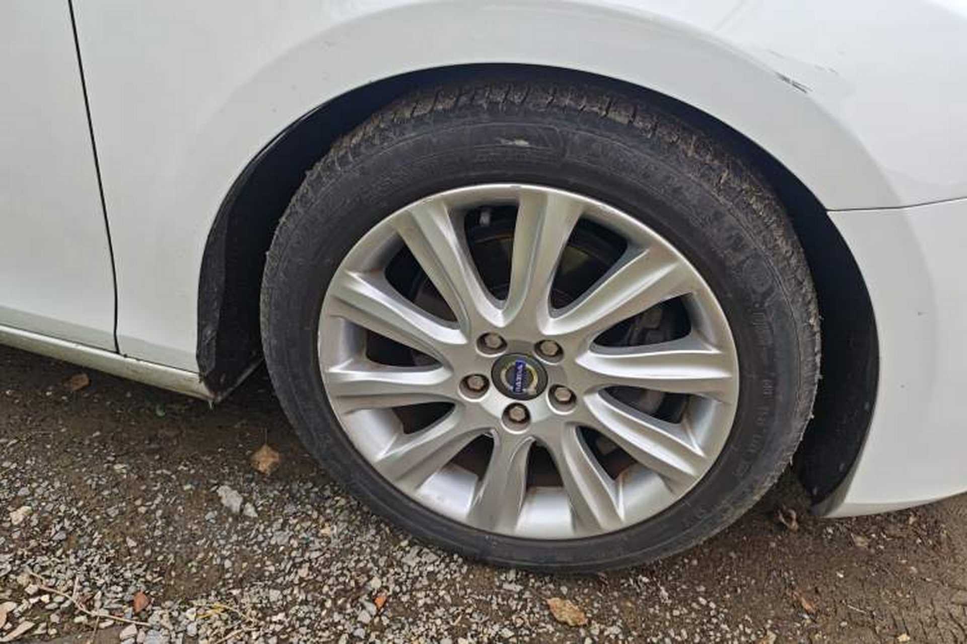 Used Volvo V40 2015 1.6T Zhiyi Edition Right Front Wheel Hub