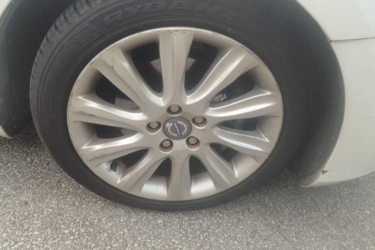 Used Volvo V40 2015 1.6T Zhiyi Edition Right Front Wheel Hub