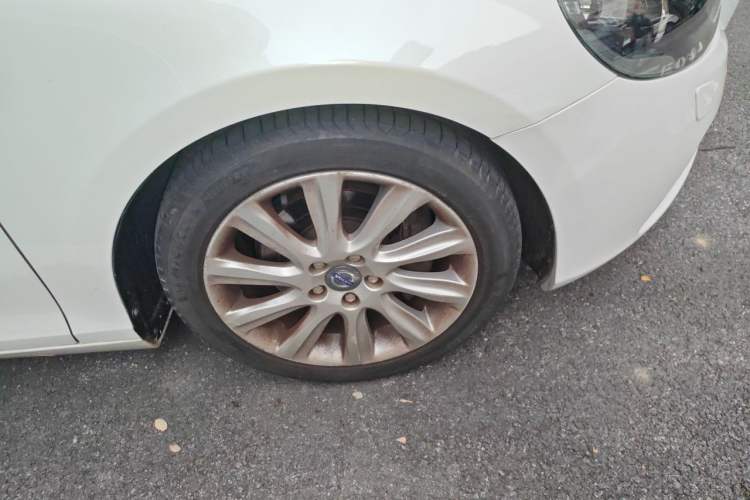 Used Volvo V40 2015 1.6T Zhiyi Edition Right Front Wheel Hub