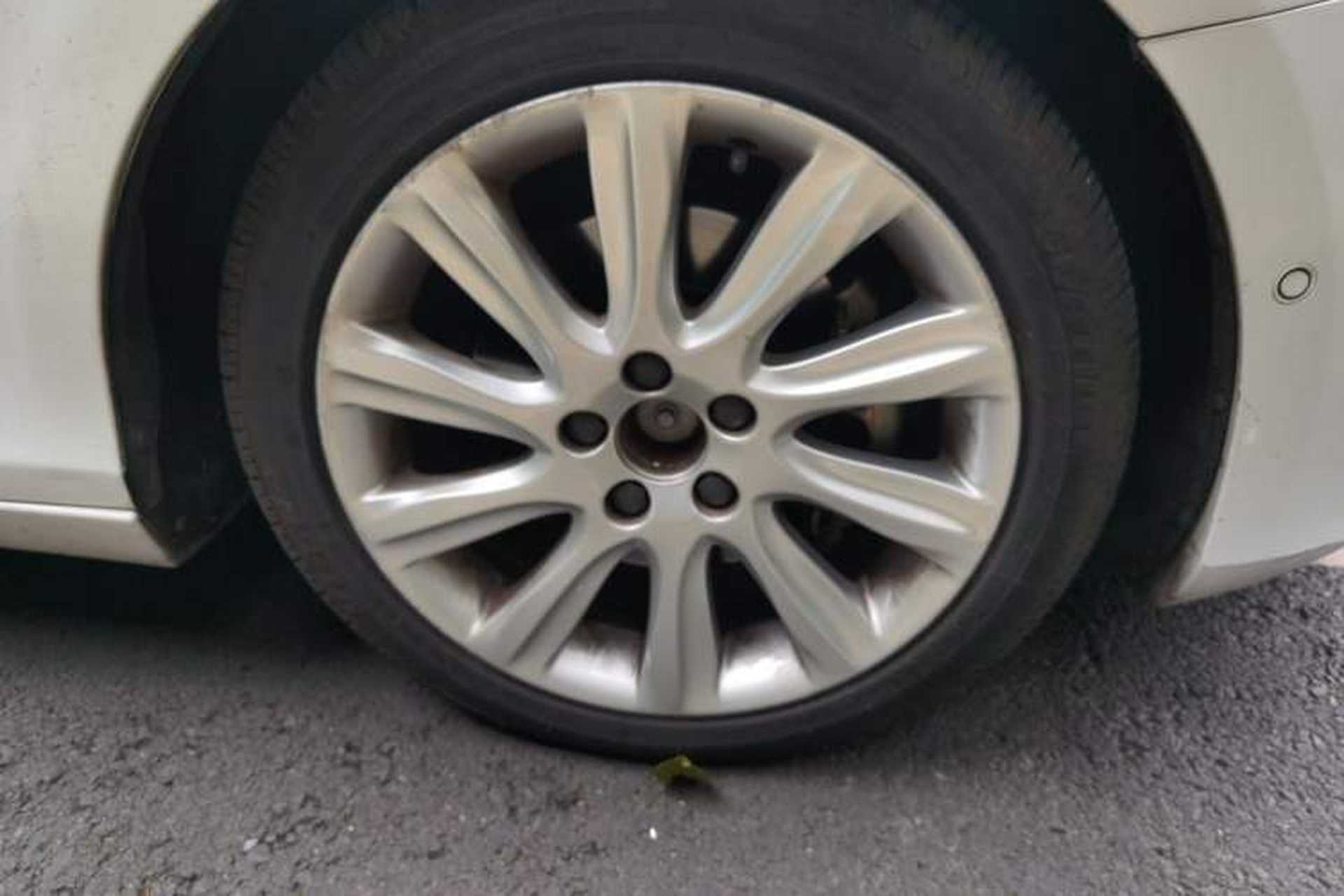 Used Volvo V40 2015 1.6T Zhiya Edition Right Front Wheel Hub