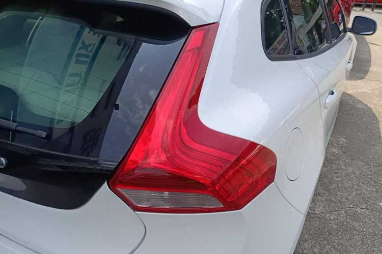 Used Volvo V40 2015 1.6T Zhiyi Edition Right Rear Taillight