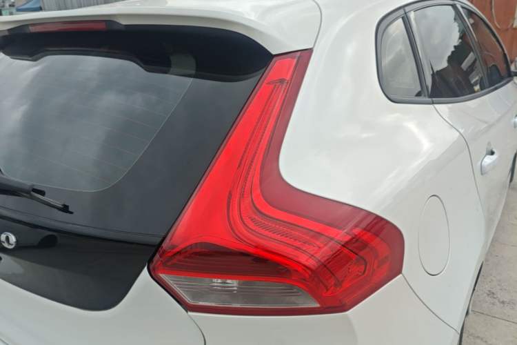 Used Volvo V40 2015 1.6T Zhiyi Edition Right Rear Taillight