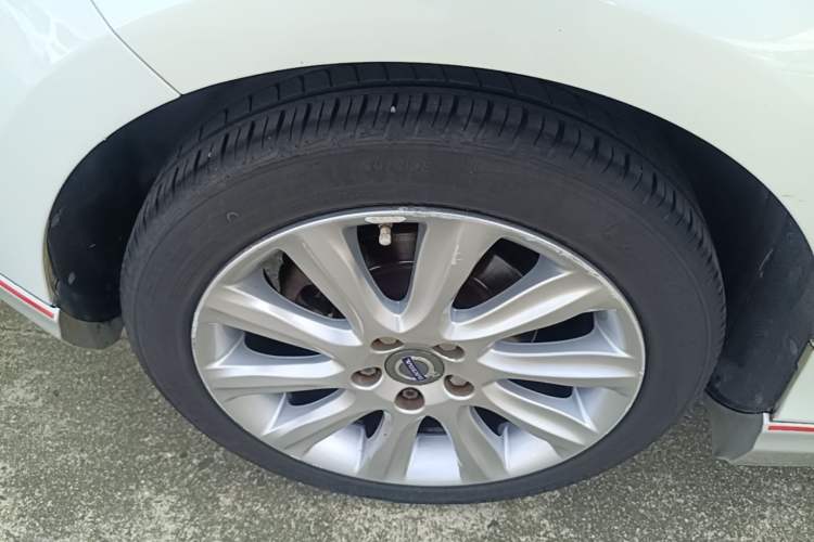 Used Volvo V40 2015 1.6T Zhiyi Edition Right Rear Wheel Hub
