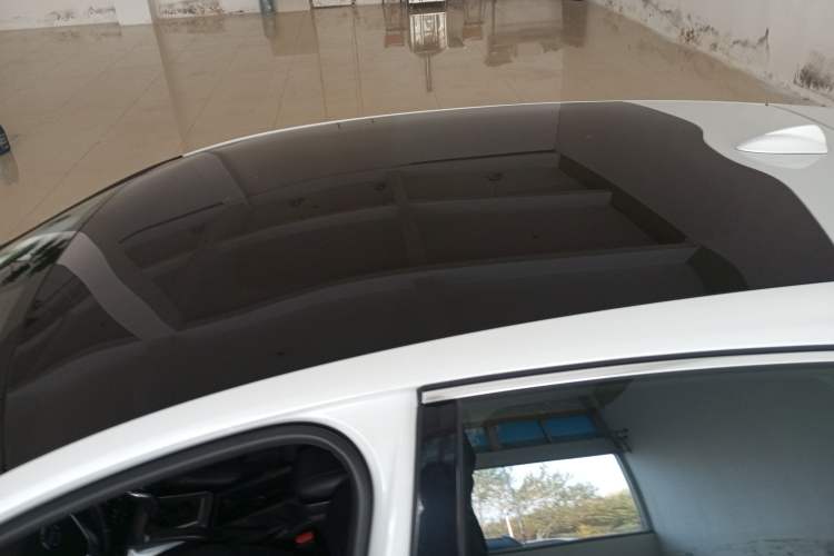 Used Volvo V40 2015 1.6T Zhiya Edition Roof
