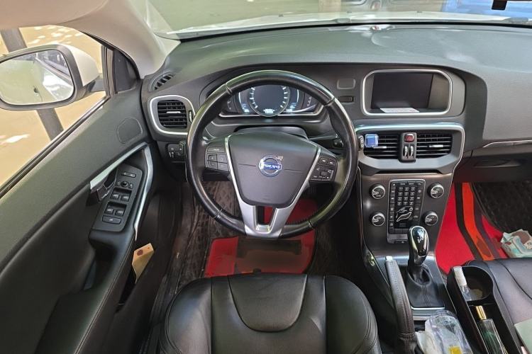Used Volvo V40 2015 1.6T Zhiyi Edition Steering Wheel
