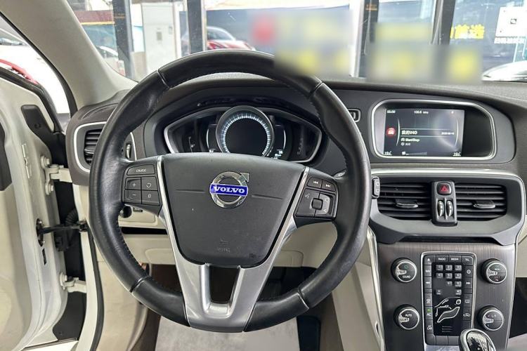 Used Volvo V40 2015 1.6T Zhiyi Edition Steering Wheel