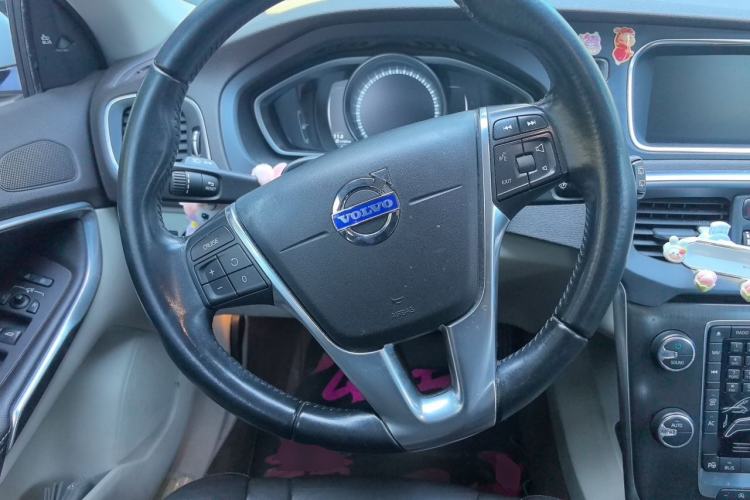 Used Volvo V40 2015 1.6T Zhiya Edition Steering Wheel