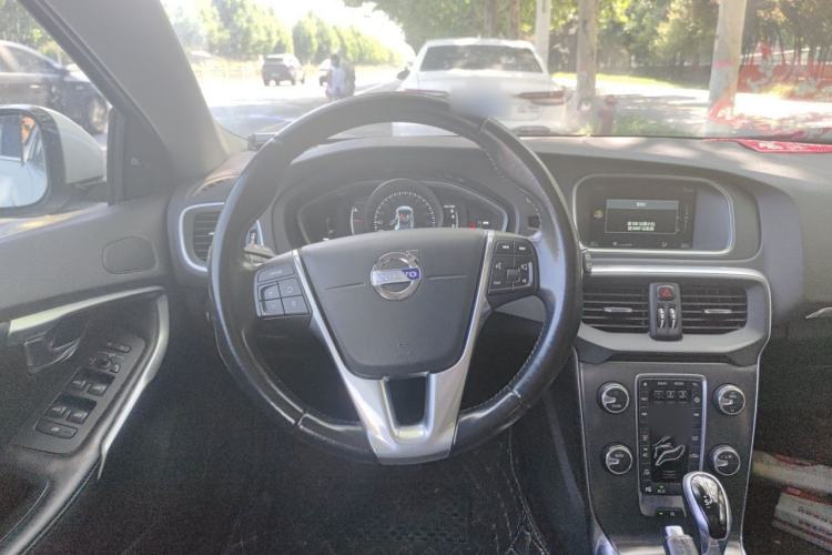 Used Volvo V40 2015 1.6T Zhiya Edition Steering Wheel