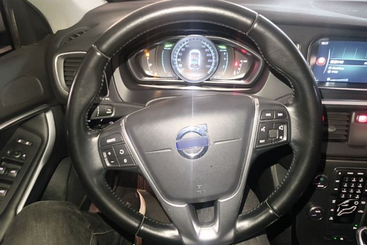 Used Volvo V40 2015 1.6T Zhiyi Edition Steering Wheel