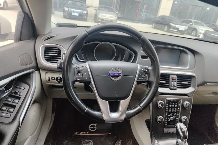 Used Volvo V40 2015 1.6T Zhiyi Edition Steering Wheel
