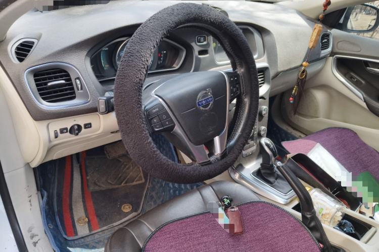 Used Volvo V40 2015 1.6T Zhiyi Edition Steering Wheel