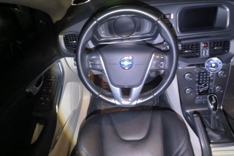 Used Volvo V40 2015 1.6T Zhiya Edition Steering Wheel