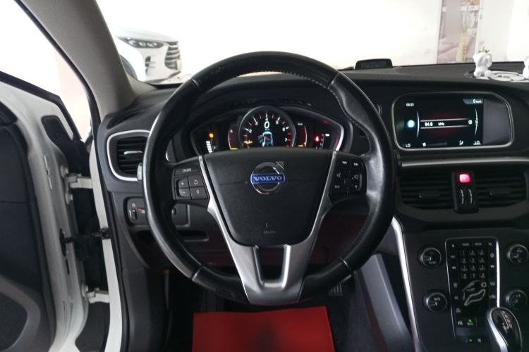 Used Volvo V40 2015 1.6T Zhiya Edition Steering Wheel