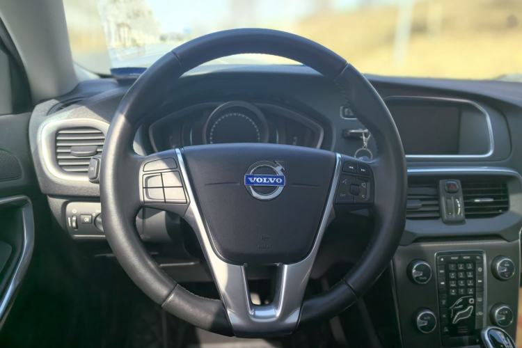 Used Volvo V40 2015 1.6T Zhiyi Edition Steering Wheel
