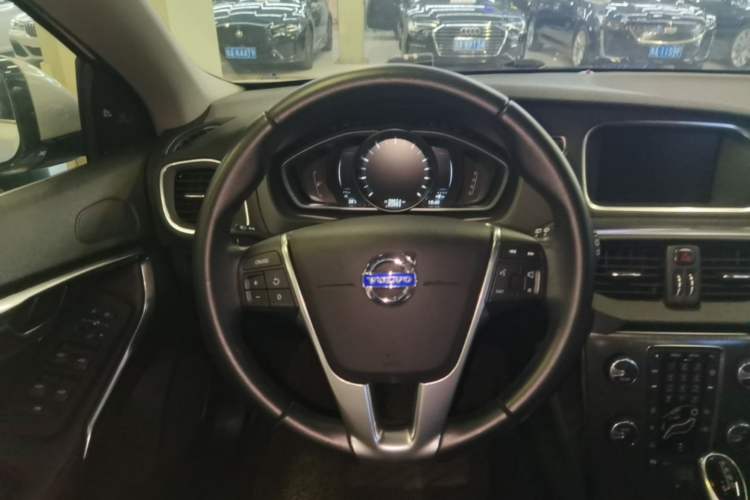 Used Volvo V40 2015 1.6T Zhiya Edition Steering Wheel