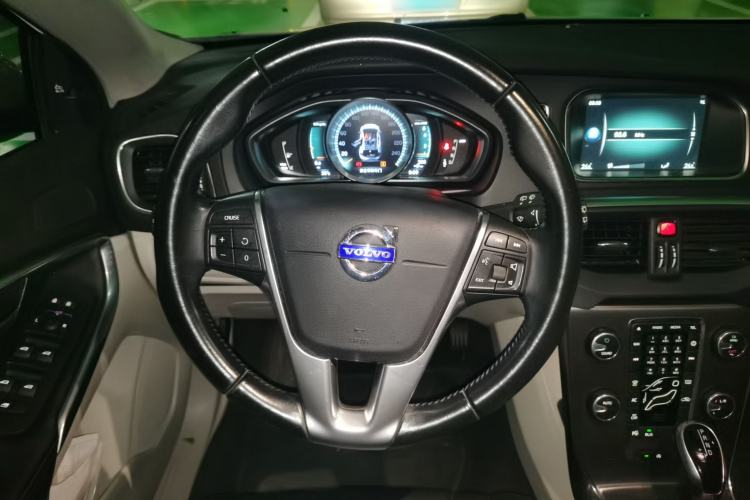 Used Volvo V40 2015 1.6T Zhiya Edition Steering Wheel