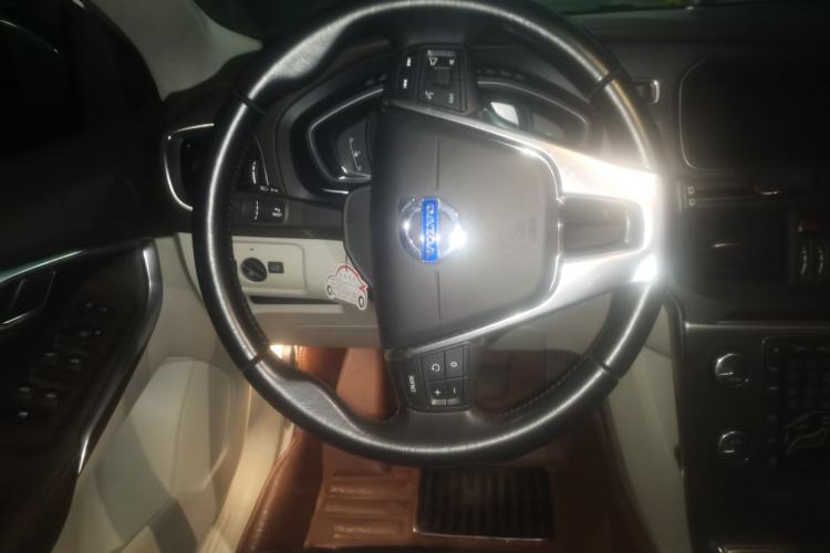 Used Volvo V40 2015 1.6T Zhiyi Edition Steering Wheel
