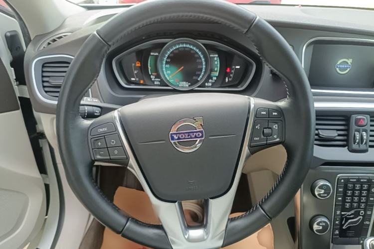 Used Volvo V40 2015 1.6T Zhiyi Edition Steering Wheel