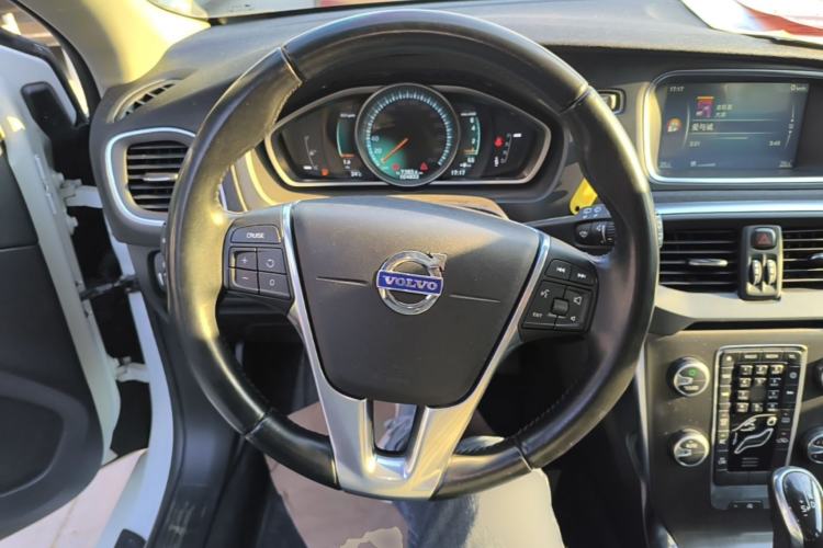 Used Volvo V40 2015 1.6T Zhiyi Edition Steering Wheel