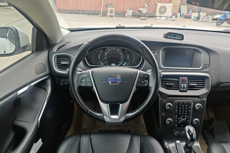 Used Volvo V40 2015 1.6T Zhiyi Edition Steering Wheel