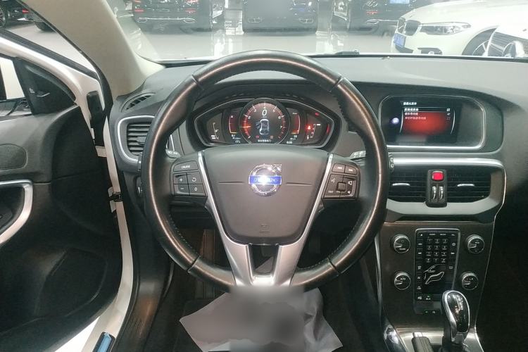 Used Volvo V40 2015 1.6T Zhiya Edition Steering Wheel