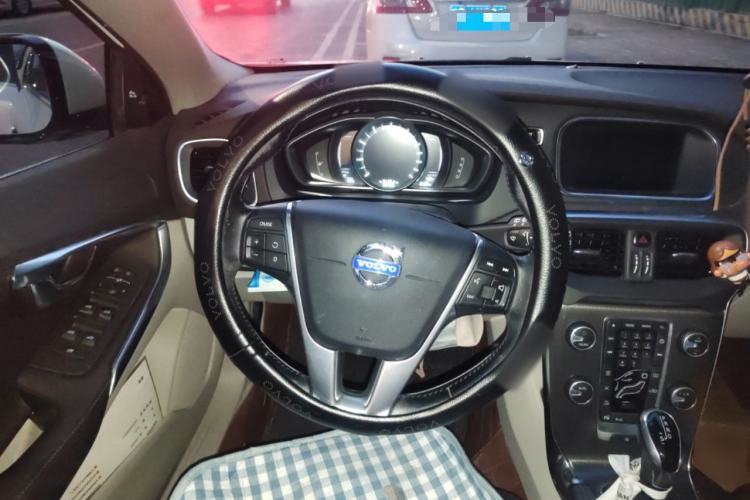 Used Volvo V40 2015 1.6T Zhiya Edition Steering Wheel