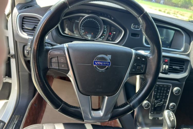 Used Volvo V40 2015 1.6T Zhiya Edition Steering Wheel