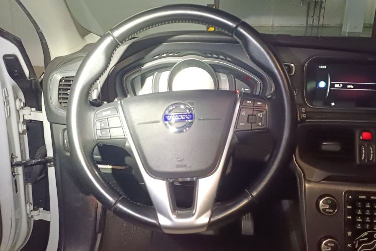 Used Volvo V40 2015 1.6T Zhiya Edition Steering Wheel