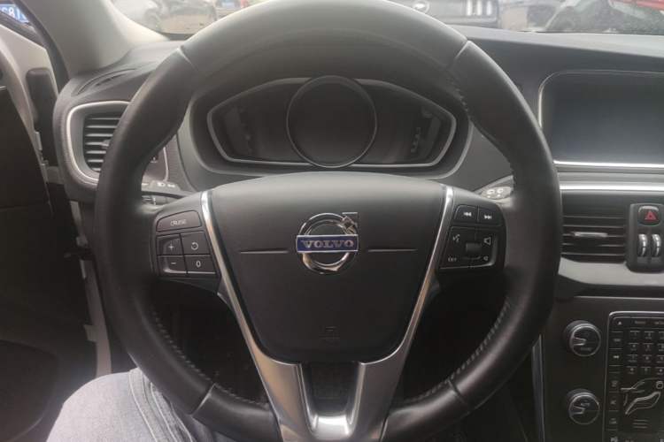 Used Volvo V40 2015 1.6T Zhiya Edition Steering Wheel